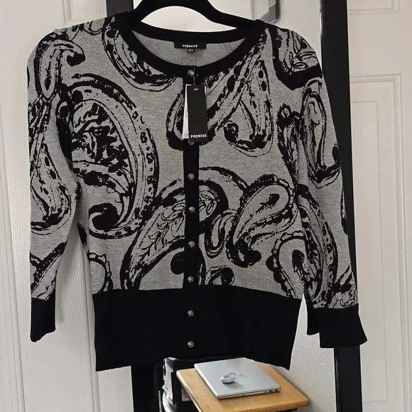 Premise Black and Gray Paisley Women's Sweater Sz Med Nwt - Picture 2 of 5